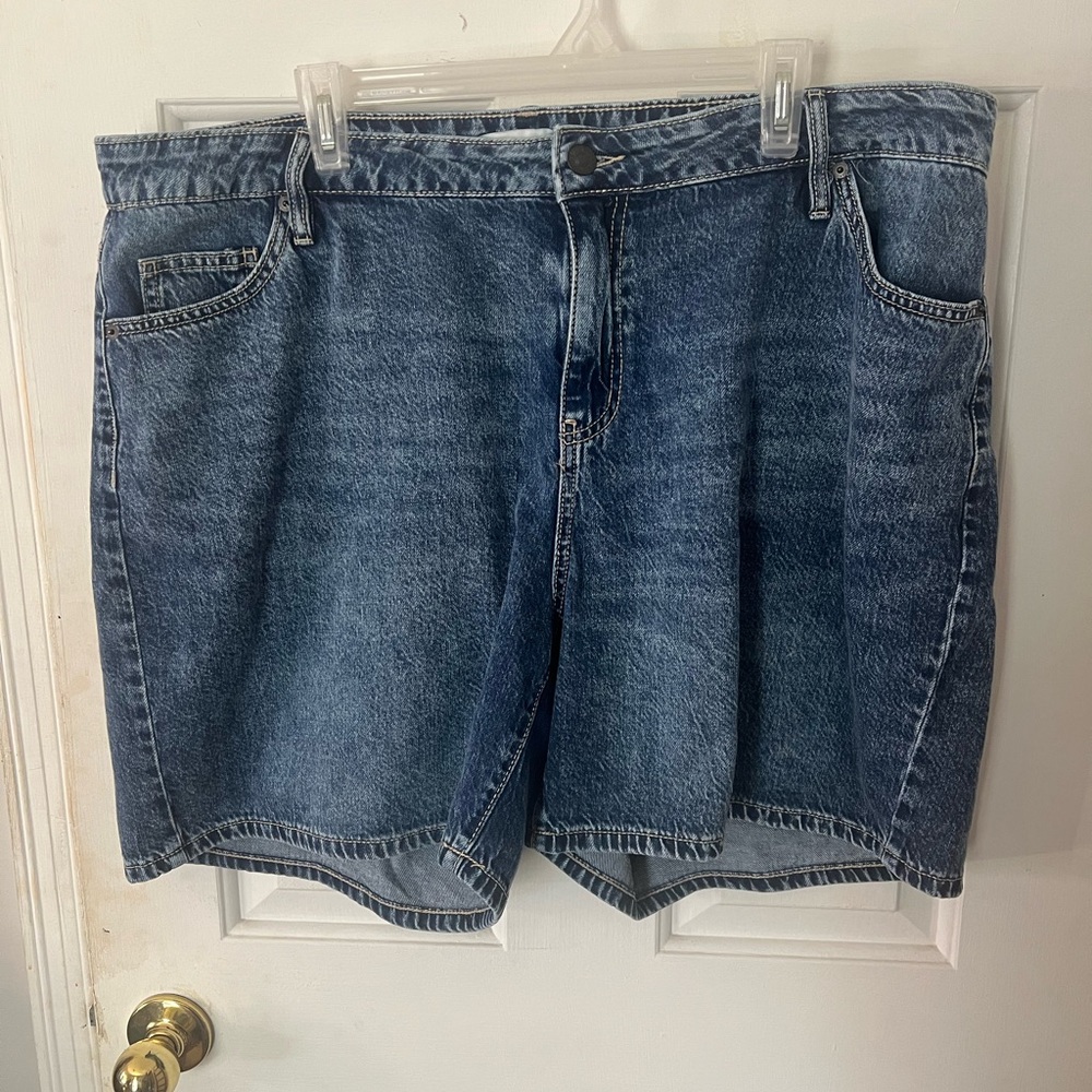 AVA & VIV Womens Size 18 Midi Shorts High Rise Relaxed Fit Stretch Denim NWOT